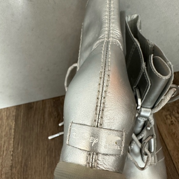 Sorrel x Disney Wedge Boots. works a few times. few scruffs on toe. Super cute! - Picture 3 of 3